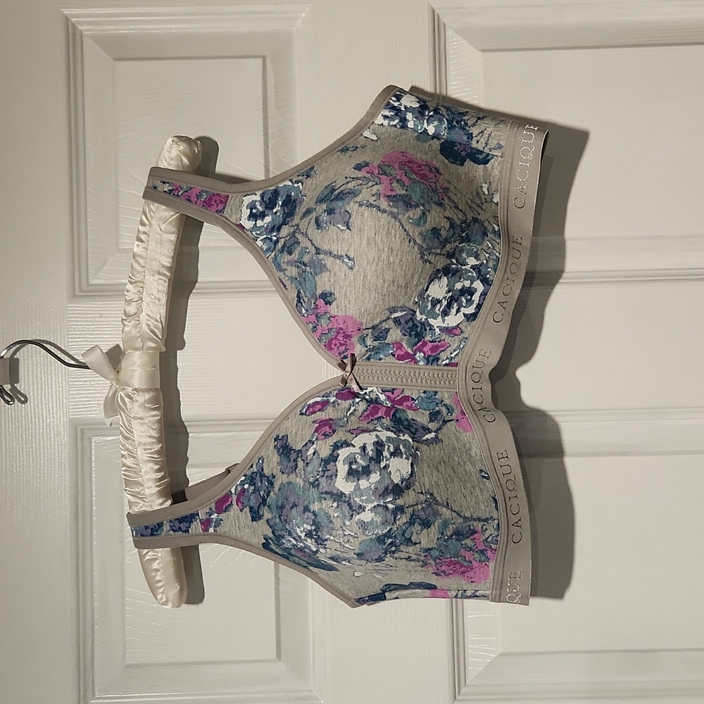 Cacique; 42D, Lightly Lined No Wire